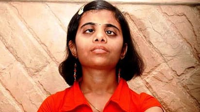 ಮೊದಲ ದೃಷ್ಟಿ ಹೀನ ಮಹಿಳಾ ಐಎಎಸ್ ಅಧಿಕಾರಿಯ ಯಶೋಗಾಥೆ ಇದು...