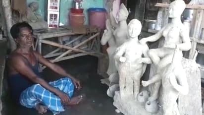 করোনা আতঙ্কে প্রতিমা নেয়নি কেউ, হাহাকার বেহালার পটুয়াপল্লীতে