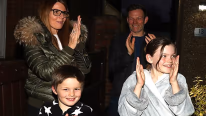 ತಟ್ಟು ಚಪ್ಪಾಳೆ ಪುಟ್ಟ ಮಗುವಿನಂತೆ! ಕ್ಲ್ಯಾಂಪಿಂಗ್ ಥೆರಫಿ ಅಂದ್ರೇನು?