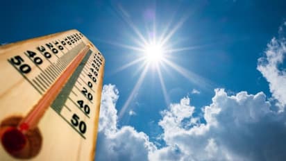 പൊള്ളുന്ന വെയിൽ, സൂര്യാഘാത സാധ്യതയും, ഒന്നല്ല രണ്ട് മാസം! കേരളത്തിലെ ജോലി സമയത്തിൽ മാറ്റം വരുത്തി ഉത്തരവിറങ്ങി