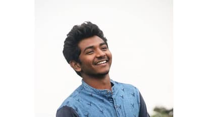 ஹீரோவுக்கு அடி போடும் கருணாஸ் மகன் கேன்! கொரோனவை கதறவிடும் போட்டோஷூட்!