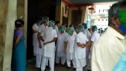 ফুল দিয়ে অভিনন্দন, বাঙ্গুর হাসপাতাল থেকে সুস্থ হলেন ৪৬ জন করোনা রোগী