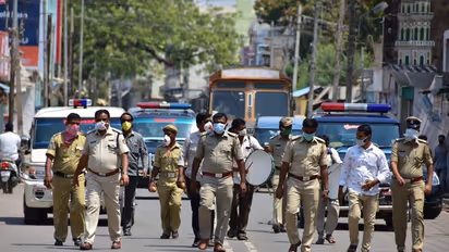 ಲಾಕ್‌ಡೌನ್‌: ಮನೆ ಬಿಟ್ಟು ಆಚೆ ಬಂದ್ರೆ ಮಂಗಳಾರತಿ ಗ್ಯಾರಂಟಿ!