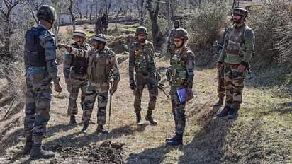 இந்திய ராணுவ வீரர் வீரமரணம்..! காஷ்மீரில் 9 தீவிரவாதிகள் சுட்டுக்கொலை..!