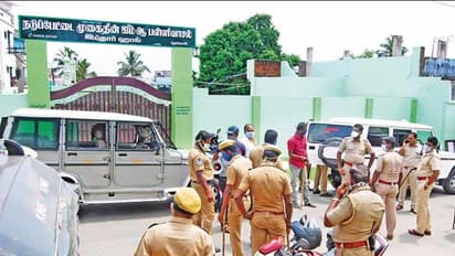 வெள்ளிக்கிழமை தொழுகைக்கு நூற்றுக்கணக்கில் திரண்ட  இஸ்லாமியர்கள்..! போலீசுடன் தகராறு..!