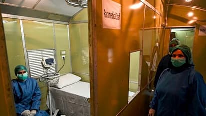 করোনা-যোদ্ধা মহিলা ডাক্তারদের কুপ্রস্তাবের বন্যা, অশ্লীলতার সীমা ছাড়ালো পাকিস্তান