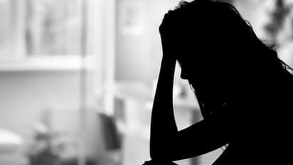 അമ്മയ്ക്ക് സ്താനാർബുദം പിടിപെട്ടു, രണ്ട് സ്തനങ്ങളും നീക്കം ചെയ്തു, വളര്ത്തച്ഛൻ ഉപേക്ഷിച്ചു; മകൾ പറയുന്നു