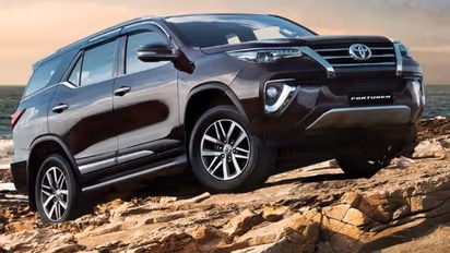 ഈ വണ്ടി വിറ്റാല് ഇന്നോവ മുതലാളിക്ക് ലാഭം വെറും 40,000 രൂപ മാത്രം; സര്ക്കാരിന് കിട്ടുക 18 ലക്ഷം!