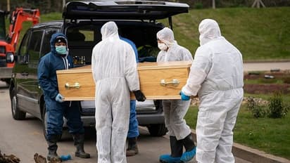 సింగపూర్ లో భర్త అంత్యక్రియలు.. ఏపీలో భార్యకు వాట్సాప్ లో ఫోటోలు