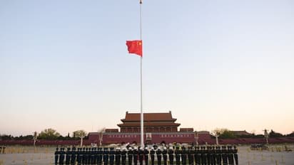 ಕೊರೋನಾಗೆ ಬಲಿಯಾದವರಿಗೆ ಸಂತಾಪ, ಸಂಪೂರ್ಣ ಚೀನಾ ಸ್ತಬ್ಧ!