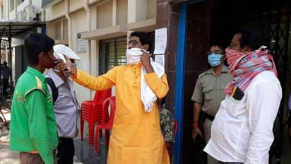 করোনা মোকাবিলায় বিধায়কই 'স্বাস্থ্যকর্মী', এলাকায় ঘুরছেন থার্মোমিটার হাতে