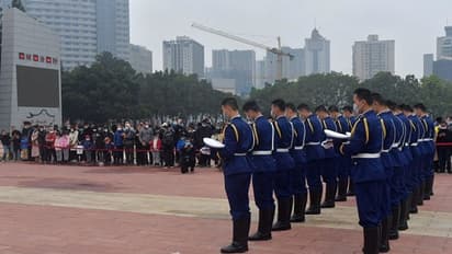 चीन: कोरोना से 95 पुलिस अधिकारी 46 मेडिकल स्टाफ की जान गई, राष्ट्रीय शोक दिवस पर किया खुलासा