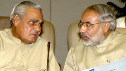 'വരൂ നമുക്ക് വീണ്ടും ദീപം തെളിക്കാം'; വാജ്പേയ് കവിത പങ്കുവെച്ച് മോദി