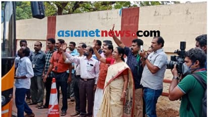 കാസര്കോട്ടേക്ക് വിദഗ്ധര് യാത്ര തിരിച്ചു; മെഡിക്കല് ടീമിനെ അഭിനന്ദിച്ച് ആരോഗ്യമന്ത്രി