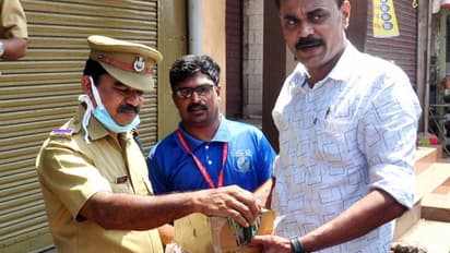 ലോക്ക് ഡൗണ്‍; മലപ്പുറത്തെ പൊലീസുകാർ വിശന്നിരിക്കില്ല, കരുതലിന്‍റെ പൊതിച്ചോറുമായി ഇസ്മായിലെത്തും