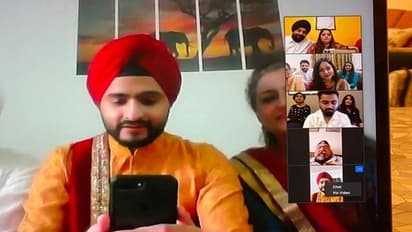 வீடியோ காலில் திருமணம்! அலங்காரத்தோடு மணமகன்-மணமகள்! ஒரே நேரத்தில் வீடியோவில் இணைந்த உறவினர்கள்!