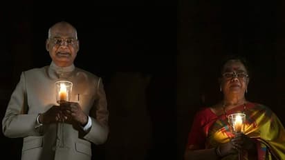 கொரோனா இருளுக்கு எதிராக நம்பிக்கை ஒளியேற்றிய பிரதமர், குடியரசு தலைவர், முதல்வர், பிரபலங்களின் ஃபோட்டோ கேலரி