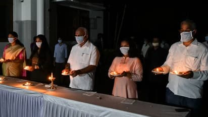 ಚಿತ್ರಗಳು: ಬಿಎಸ್‌ವೈ ಸೇರಿ ಸಚಿವರುಗಳ ಮನೆಯಲ್ಲಿ ನಂದಾದೀಪ..!