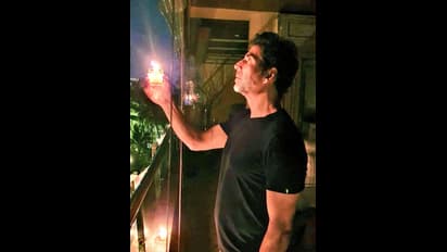 ಸನ್ನಿ ಲಿಯೋನ್ ಸೇರಿದಂತೆ ಬಾಲಿವುಡ್ ಸ್ಟಾರ್ಸ್ ಮನೆಗಳಲ್ಲಿ ಬೆಳಗಿತು ದೀಪ