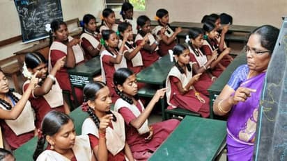 கொடுமையிலும் கொடுமை..!!  சம்பளம் வரைவில்லை என கதறும் மாற்றுத்திறன் பள்ளி ஆசிரியர்கள்..!!