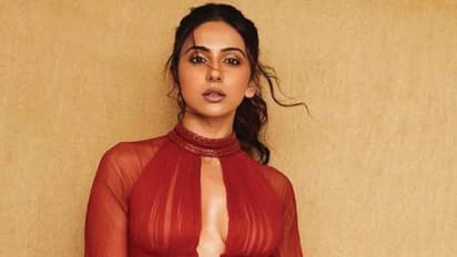 বোতল হাতে রকুল প্রীত, ভাইরাল ভিডিওর মোক্ষম জবাব দিলেন অভিনেত্রী