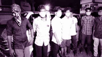 1000 கிலோமீட்டர்..! மும்பையில் இருந்து நடந்தே வந்த தமிழக வாலிபர்கள்..!