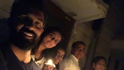 కరోనాపై పోరాటానికి కదిలిన తెలంగాణ... దీపాలు వెలింగించి ఐక్యత చాటిన కేసీఆర్ (ఫోటోలు)