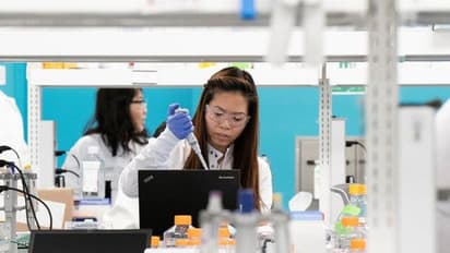 ಕೊರೋನಾಕ್ಕೆ 70 ಕಡೆ ಔಷಧ ಶೋಧ, 3 ಕಡೆ ಪ್ರಯೋಗ!