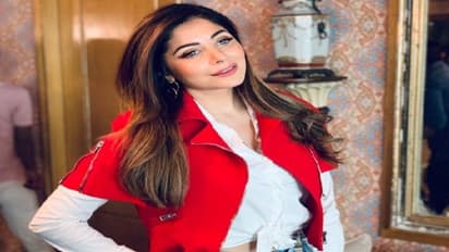 Finally, Kanika Kapoor tests negative for coronavirus, singer asked to isolate herself for 14 days