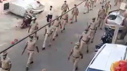 ಆರಕ್ಷಕರಿಗೆ ಬೆಂಗಳೂರು ಜನತೆಯ ಸಲಾಂ, ಹೂವಿನ ಸ್ವಾಗತ!