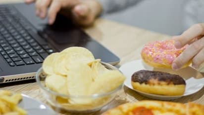 ലോക്ക് ഡൗൺ കാലത്തെ ഭക്ഷണം; തടി കൂടാതിരിക്കാന്‍ ശ്രദ്ധിക്കേണ്ട കാര്യങ്ങള്‍...