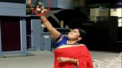 कोरोना को भगाने के लिए भाजपा महिला जिलाध्यक्ष ने चलाई गोली, प्रदेश अध्यक्ष ने पद से हटाया