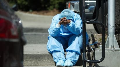 ஒரே நாட்டில் 63,000 பேர் பலி..!! உயிர் பயத்தில் கதறும் அமெரிக்க மக்கள்..!!