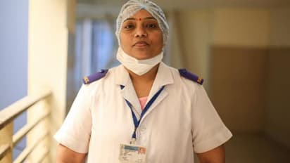 'ഭക്ഷണം വലിച്ചെറിഞ്ഞിട്ട് അലറിയ രോഗി, കുഞ്ഞിനു പാലൂട്ടാൻ കഴിയാതെ സഹപ്രവര്‍ത്തക'; നഴ്സിന്‍റെ കുറിപ്പ്