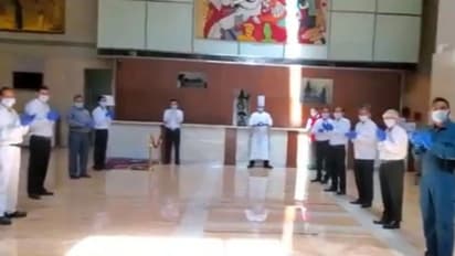 കൊവിഡിനെതിരെ പോരാടിയ ഡോക്ടര്മാര് സെല്ഫ് ഐസൊലേഷനില്; വരവേറ്റ് ദില്ലിയിലെ ഫൈവ് സ്റ്റാര് ഹോട്ടല്