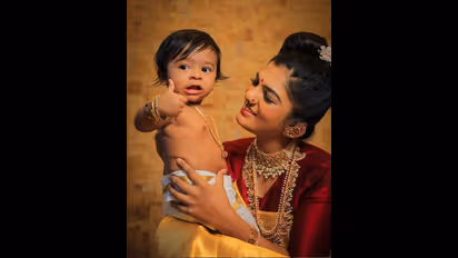 ವಿಭಿನ್ನ ಶೈಲಿಯಲ್ಲಿ ಪುತ್ರನೊಟ್ಟಿಗೆ ಫೋಟೋ ಶೊಟ್ ಮಾಡಿಸಿದ ಕಿರುತೆರೆ ನಟಿ!