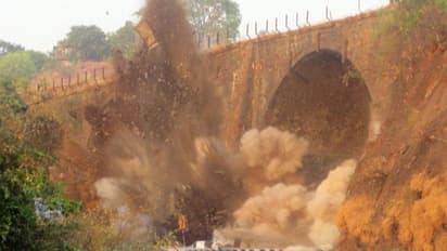 190 ఏళ్ల నాటి అమృతాంజన్ బ్రిడ్జ్ కూల్చివేత.. లాక్డౌన్ వల్లే ఇది సాధ్యం