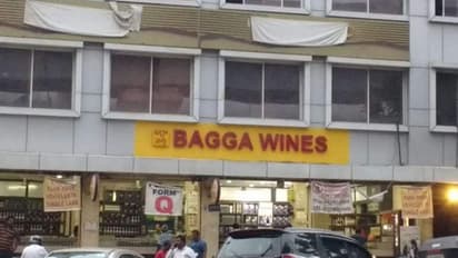 చుక్క దొరక్క మందు బాబులు విలవిల: బగ్గా వైన్స్, క్యూఆర్ కోడ్తో సైబర్ మోసం