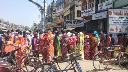 কেন্দ্রীয় প্রকল্প নিয়ে বিভ্রান্তি চরমে, উপভোক্তাদের ভিড়ে করোনা আতঙ্ক বীরভূমে