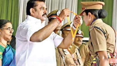 காவலர்களும் மனிதர்கள் தான்.. மனசாட்சியோடு செயல்படுங்க மக்களே..! முதல்வர் எடப்பாடி உருக்கம்..!