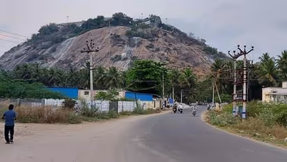 പഴനി ക്ഷേത്രത്തിലെ മൊബൈൽ നിരോധനം ഇന്ന് മുതല്‍, 5 രൂപയ്ക്ക് കൌണ്ടറുകളിൽ സൂക്ഷിക്കാമെന്ന് അധികൃതർ