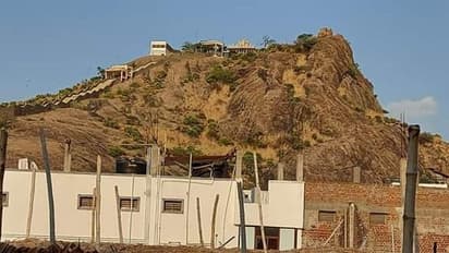 തീർത്ഥാടനെ മർദ്ദിച്ച് സുരക്ഷാ ജീവനക്കാരൻ, പളനി മുരുകൻ ക്ഷേത്രത്തിൽ പ്രതിഷേധം