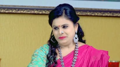 ವೇದಿಕೆ ಮೇಲೆ ಫ್ಯಾಮಿಲಿ ನೆನೆದು ಕಣ್ಣೀರಿಟ್ಟ 'ಪಾರು' ದಾಮಿನಿ; ಆಗಿದ್ದೇನು?