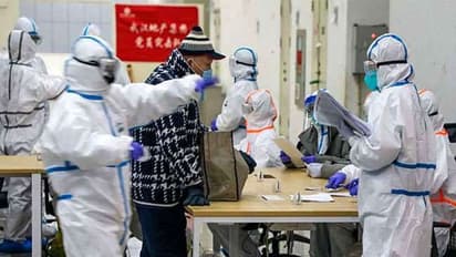 లాక్డౌన్ రూల్స్ ఉల్లంఘించిన మంత్రి: ఏకేసిన జనం, రాజీనామా