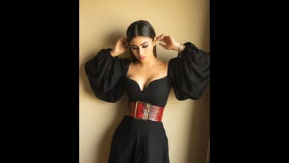 কালো বিকিনিতে 'সেক্সিয়েস্ট'-এর তকমা, নেটদুনিয়ায় আগুন ধরালেন 'বঙ্গতনয়া'