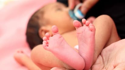 இரக்கமற்ற கொரோனா..! ஒரு வயது குழந்தையையும் பாதித்த கொடூரம்..!