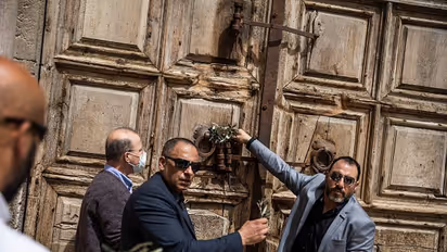 ಏಸು ಶಿಲುಬೆಗೇರಿದ ನಾಡಲ್ಲಿ ಕೊರೋನಾ, ಐತಿಹಾಸಿಕ ಚರ್ಚ್‌ ಬಾಗಿಲು ಮುಚ್ಚಿದ ಮುಸಲ್ಮಾನ ಕುಟುಂಬ!