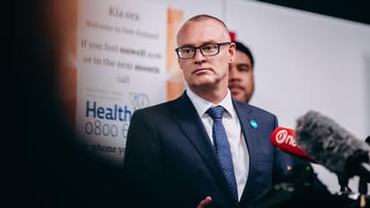 சுகாதாரத்துறை அமைச்சரின் பதவி பறிப்பு ..!!  ஊரடங்கை மீறியதால் பிரதமர் அதிரடி  நடவடிக்கை..!!