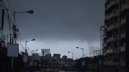 বিকেল পেরলেই শুরু বজ্রবিদ্যুৎ সহ বৃষ্টি,  ঝড়ো হাওয়ায় উত্তাল হবে উপকূলবর্তী এলাকা