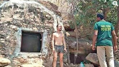 ലോഡ്ജില് മുറി കിട്ടിയില്ല; പത്ത് ദിവസമായി ഗുഹയിൽ താമസം, ചൈനീസ് യുവാവിനെ പിടികൂടി ആശുപത്രിയിലാക്കി